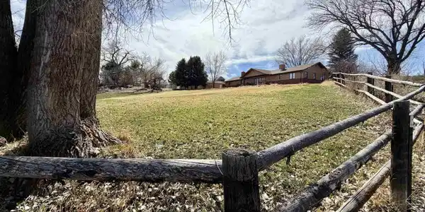 8806 Cottonwood Lane