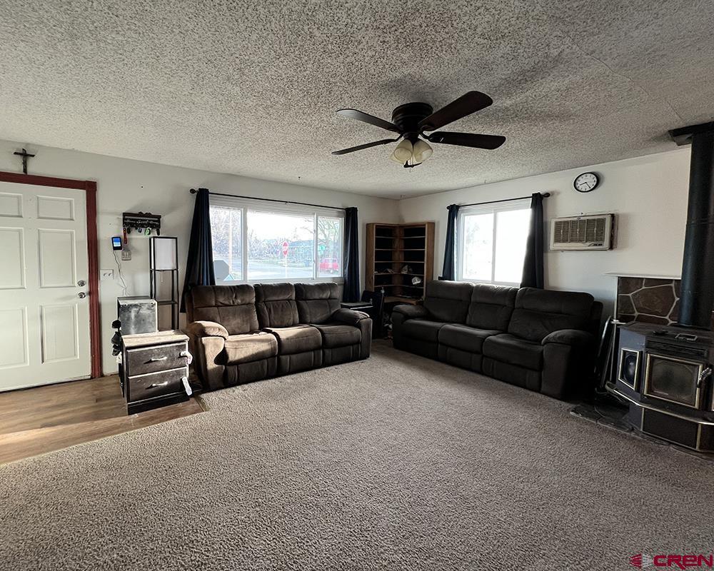 Image 4: Living Room