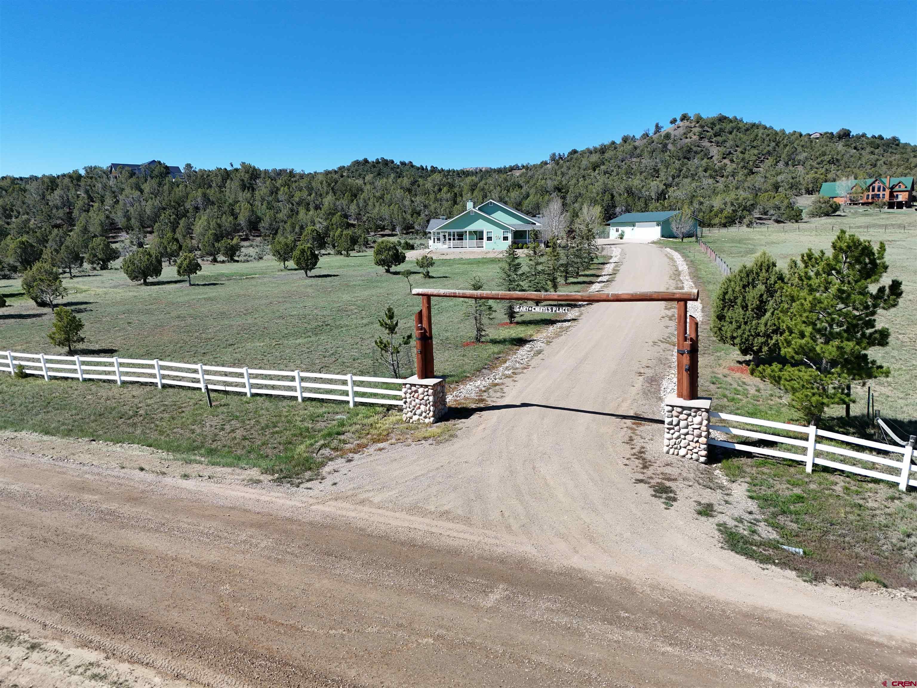 Image 2: Entry/Driveway