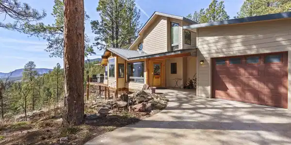400 Oakcrest Drive