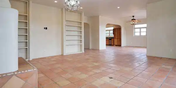 Image 4: Living Room