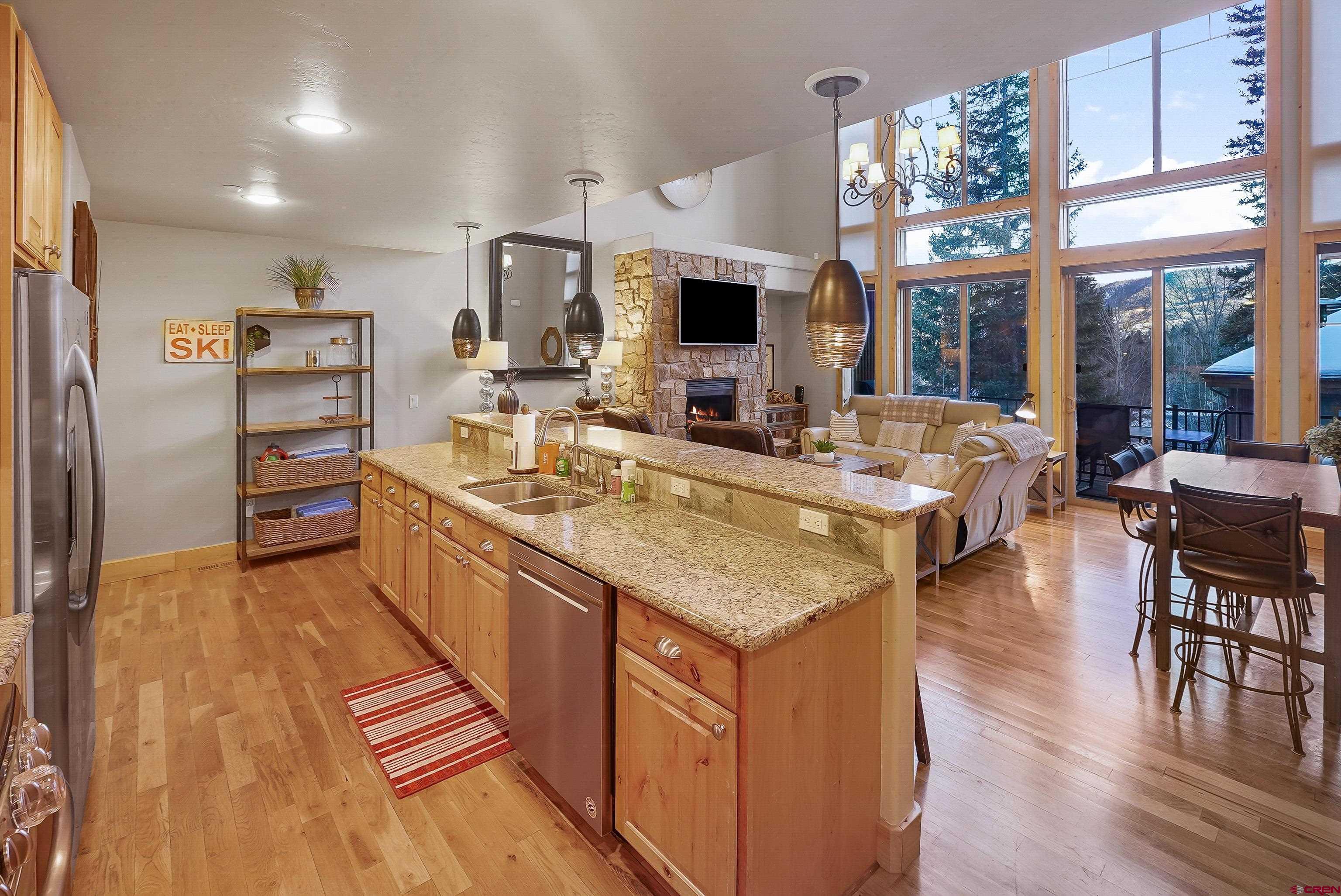 Image 4: Kitchen