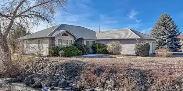 1270 SE Deer Creek Drive