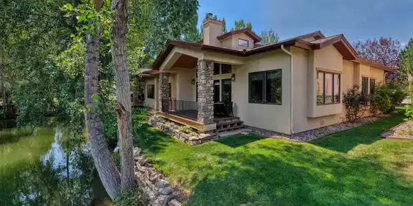 18 Turnberry Drive