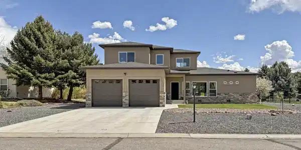 1505 SE Stonebridge Drive
