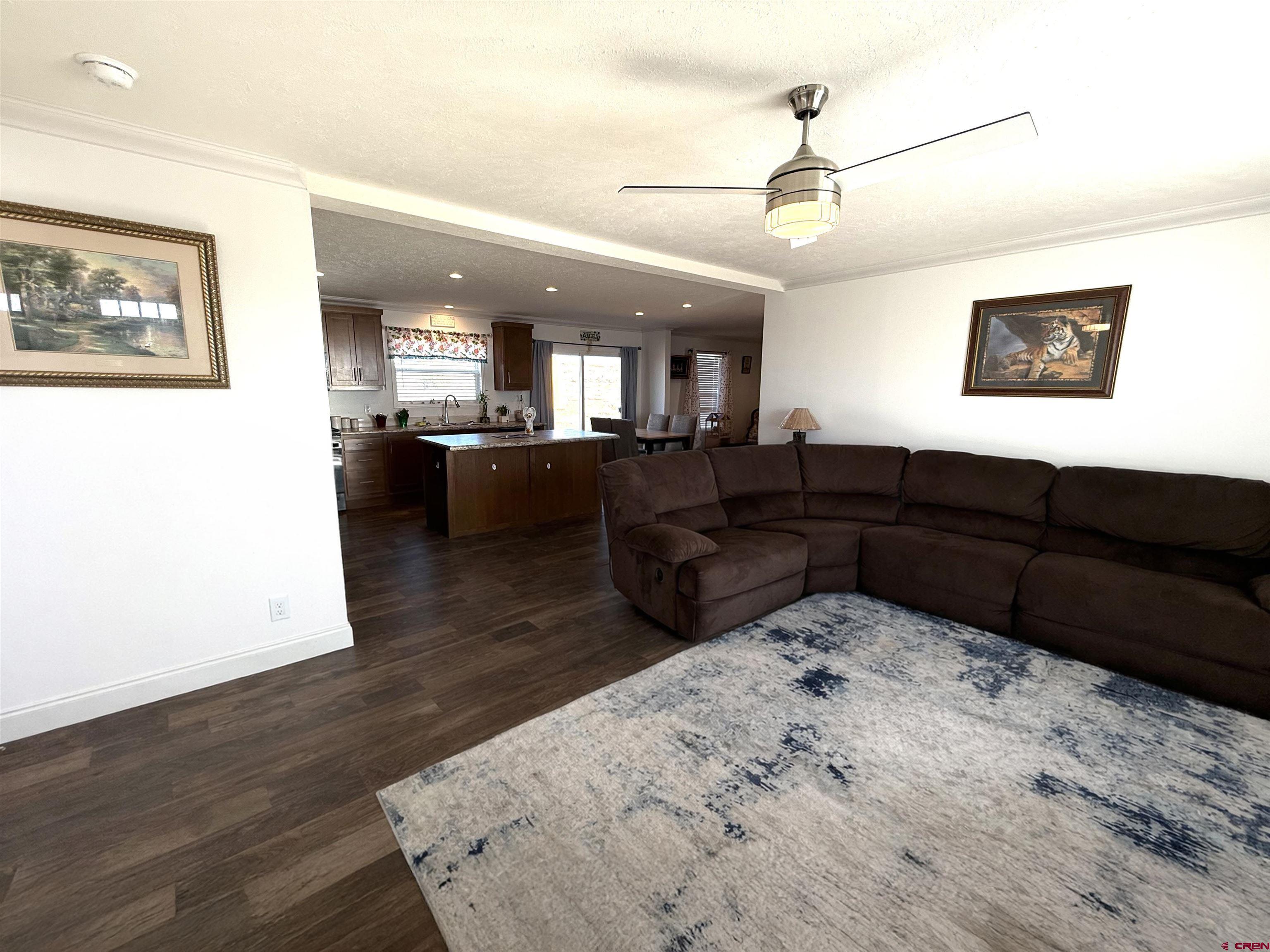 Image 3: Living Room