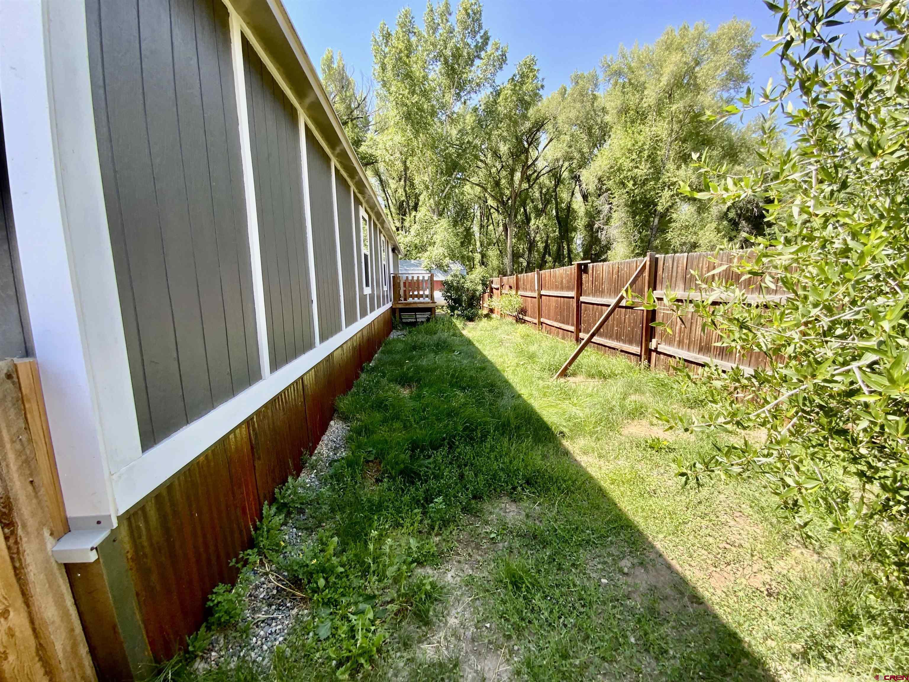 Image 2: Side Yard