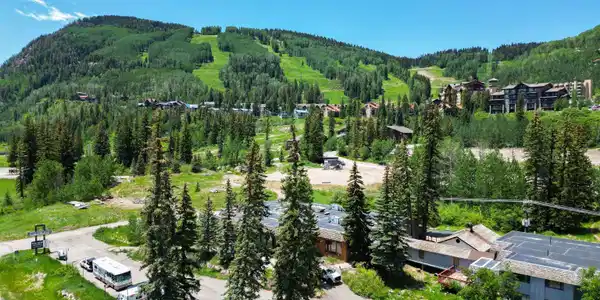 Image 3: Ski Resort