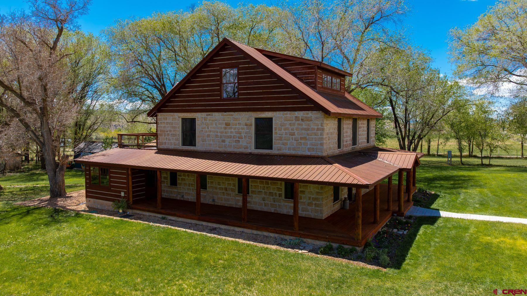 Image 3: side of house