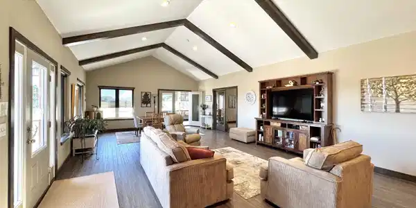 Image 3: Living Room