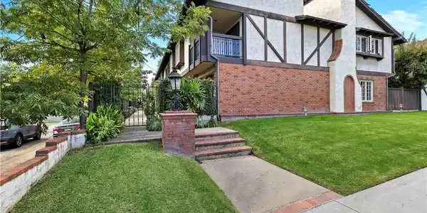 506 W Sierra Madre