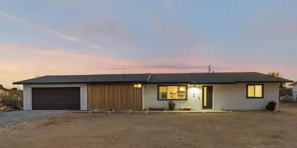 4758 Avenida La Mirada