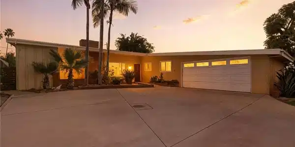 438 Crestview