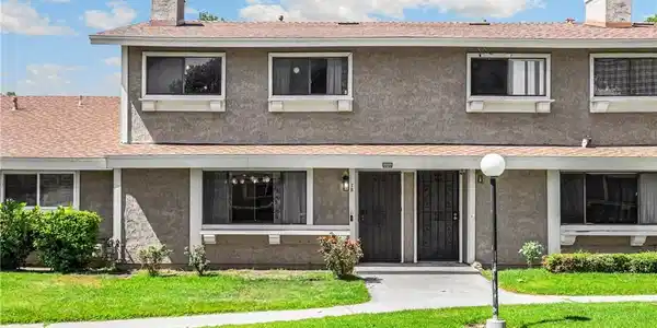2061 W Redlands Boulevard
