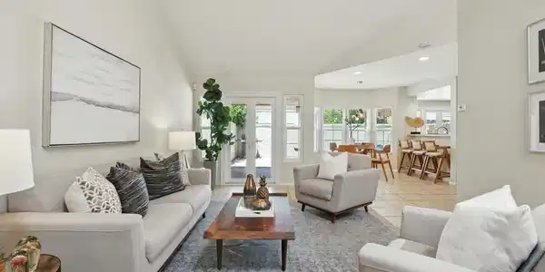 15905 Avenida Villaha