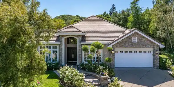 1711 Yarnton Court