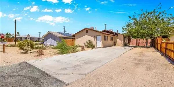 6413 Smoketree Avenue