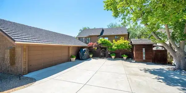1762 Southfork Place