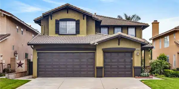 5561 Hunt Club Drive