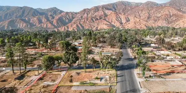 344 E Las Flores Drive