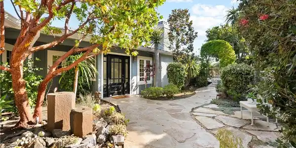1401 Eagle Glen