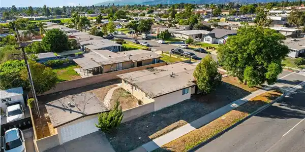 1105 W Berkeley Court