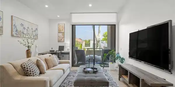 484 E California