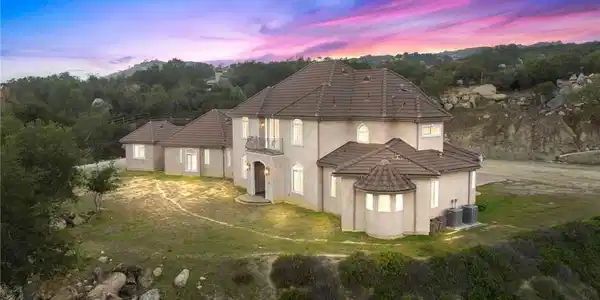 18378 Avenida Bosque