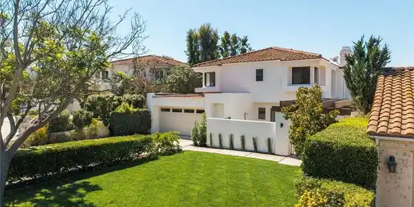 32011 Paseo Amante
