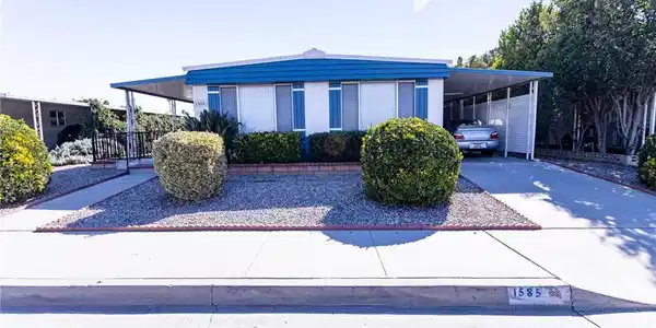 1585 W Johnston