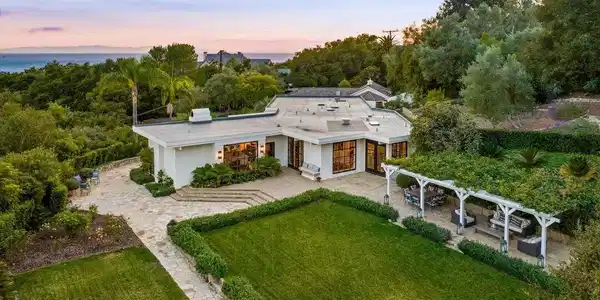 880 Knollwood Drive