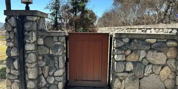 416 E Altadena Drive