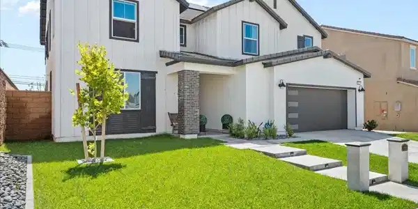 4961 Bay Laurel