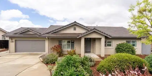 1280 Templeton Hills
