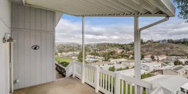 525 W El Norte Parkway
