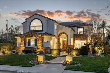 2384 Canyon Crest