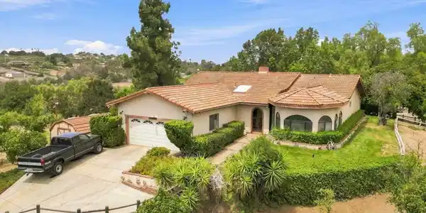 30136 Rolling Hills