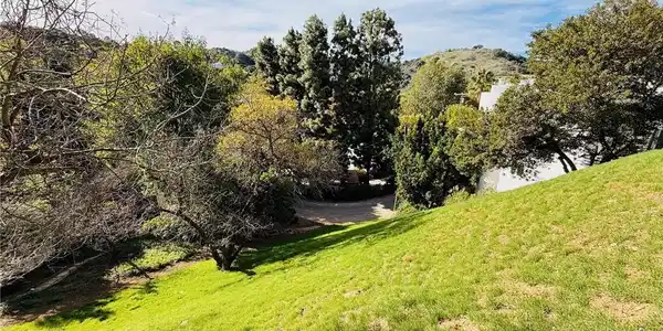 3911 N Alta Mesa Drive