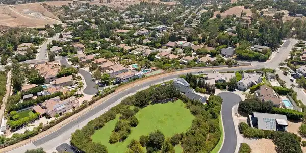 18160 Knoll Hill