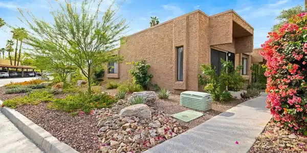 2400 Los Coyotes Drive