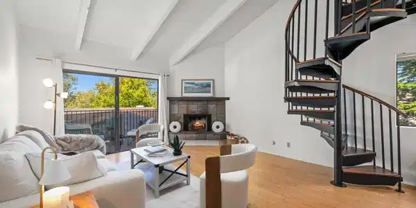 976 Miramonte Drive