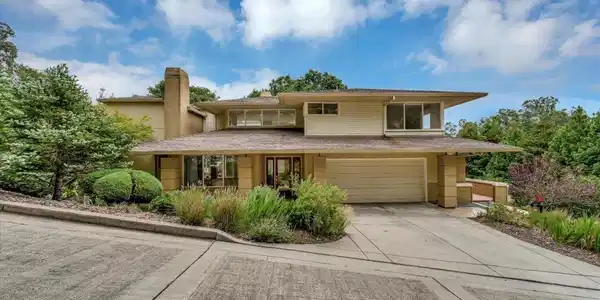 1925 Caterina Way
