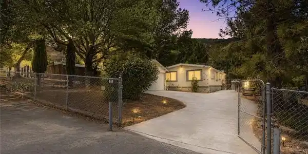 909 Louise Way