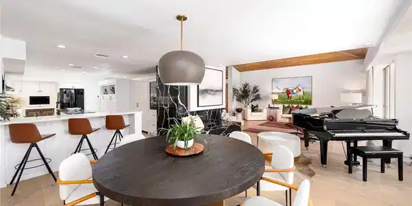 228 Kavenish Drive W