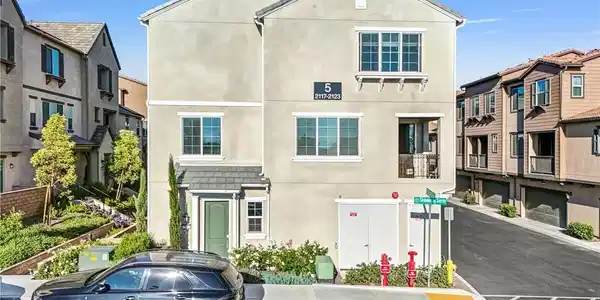 2123 Crescent Moon