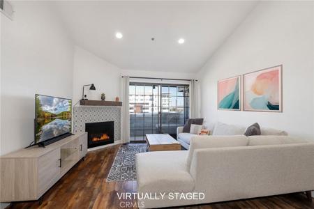 6545 Reseda