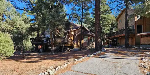 15405 Acacia