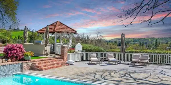 150 Mountain Canyon Pl