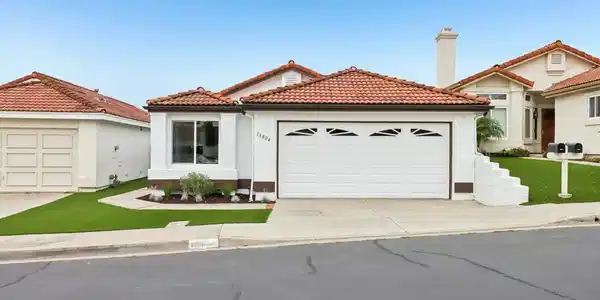 15804 Caminito Cercado