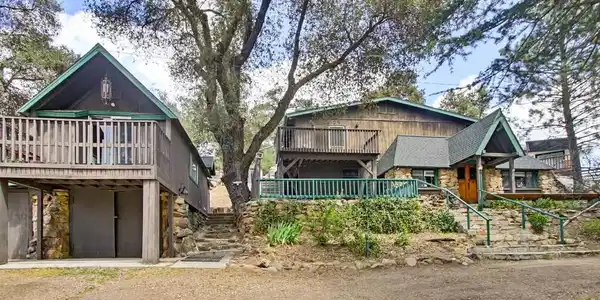 25008 Manzanita Ln